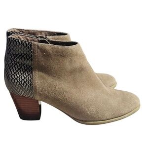 VIONIC Bromley Taupe Ankle Boots Suede Embossed Snakeskin Sz 10 Rubbing on Front